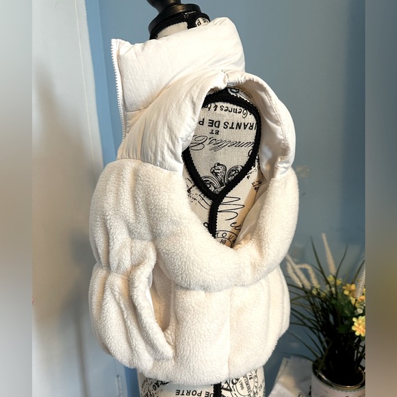Puffer Vest - Picture 9 of 11